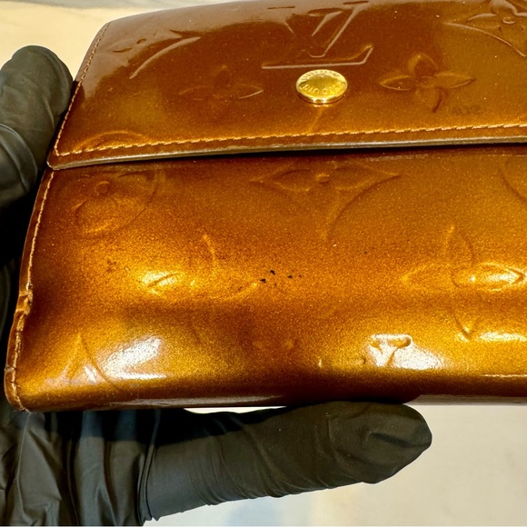 Authentic Louis Vuitton Vernis Elise Wallet in Bronze - Picture 9 of 12
